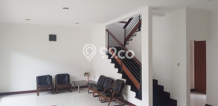 Rumah Strategis di Setra Duta, 4 KT, Area Nyaman, LT 200m² LB 280m² Rumah Strategis di Setra Duta, 4 KT, Area Nyaman, LT 200m² LB 280m²