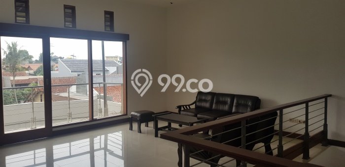 Rumah Strategis di Setra Duta, 4 KT, Area Nyaman, LT 200m² LB 280m² Rumah Strategis di Setra Duta, 4 KT, Area Nyaman, LT 200m² LB 280m²