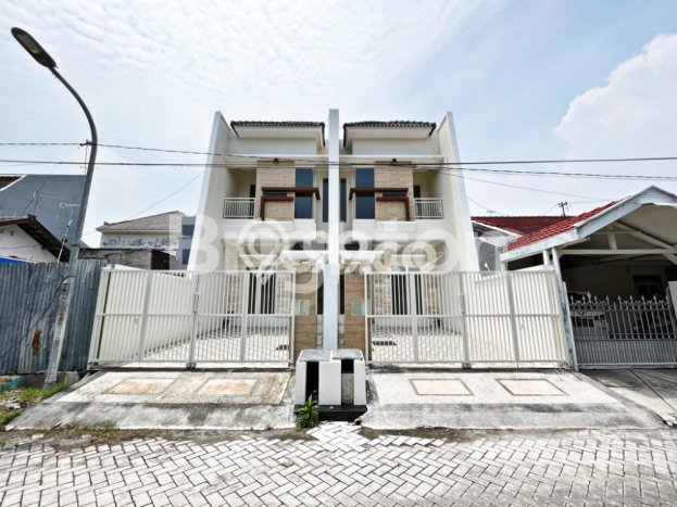 HARGA SPECIAL! Rumah Asri di Sutorejo, Luas 80m² LB 125m² HARGA SPECIAL! Rumah Asri di Sutorejo, Luas 80m² LB 125m²