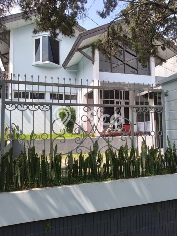 Rumah Mewah LB 330m2 Siap Pakai Desain Elegan di Pasteur, Bandung Rumah Mewah LB 330m2 Siap Pakai Desain Elegan di Pasteur, Bandung