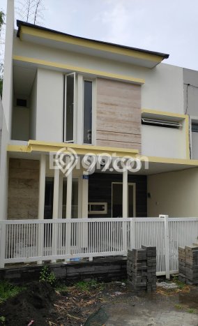 For Sale Rumah 3 Kamar Lokasi Ideal Bagus dan Strategis di Lakarsantri For Sale Rumah 3 Kamar Lokasi Ideal Bagus dan Strategis di Lakarsantri
