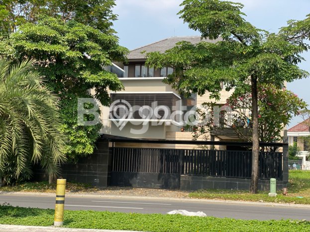 Rumah Mewah LB 1000m2 Siap Pakai Desain Elegan di Citraland, Surabaya Rumah Mewah LB 1000m2 Siap Pakai Desain Elegan di Citraland, Surabaya