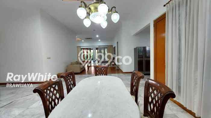 Rumah di Kebayoran Baru, Dekat Pusat Kota, 4 KT Rumah di Kebayoran Baru, Dekat Pusat Kota, 4 KT