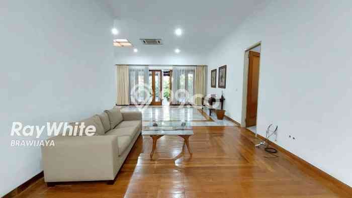 Rumah di Kebayoran Baru, Dekat Pusat Kota, 4 KT Rumah di Kebayoran Baru, Dekat Pusat Kota, 4 KT