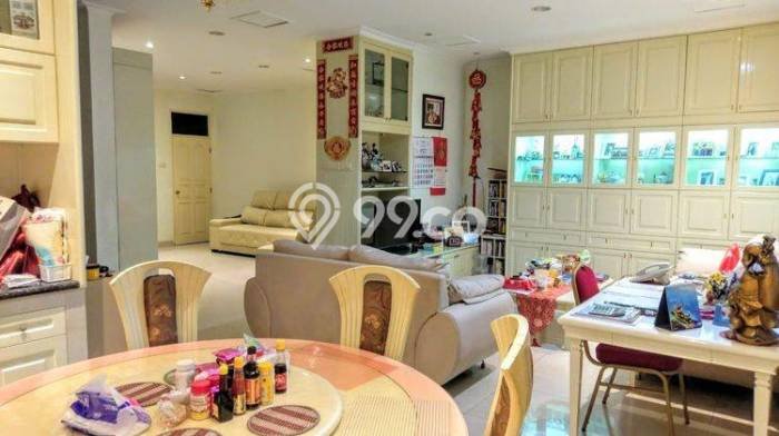 Rumah Nyaman dengan Luas Tanah 200m² dan Luas Bangunan 294m² di Kawasan Muara Karang, Jakarta Utara Rumah Nyaman dengan Luas Tanah 200m² dan Luas Bangunan 294m² di Kawasan Muara Karang, Jakarta Utara