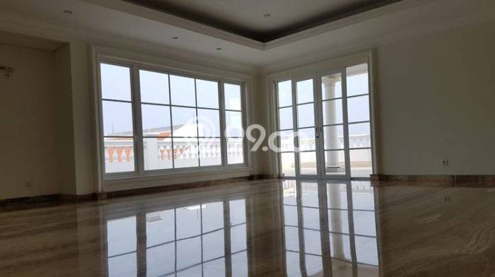 Hunian Asri 5 KT di Pantai Mutiara, Jakarta Utara - Luas Tanah 550m² Hunian Asri 5 KT di Pantai Mutiara, Jakarta Utara - Luas Tanah 550m²