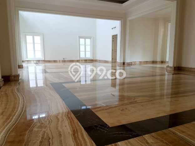 Rumah Terawat di Pantai Mutiara, Jakarta Utara, Luas Tanah 550m², LB 1300m² Rumah Terawat di Pantai Mutiara, Jakarta Utara, Luas Tanah 550m², LB 1300m²