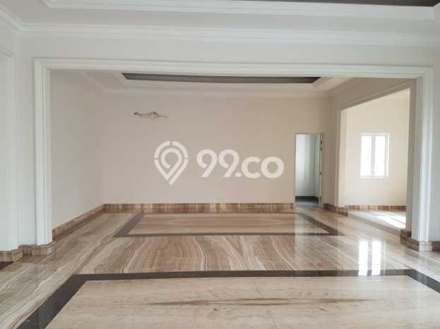 Rumah Terawat di Pantai Mutiara, Jakarta Utara, Luas Tanah 550m², LB 1300m² Rumah Terawat di Pantai Mutiara, Jakarta Utara, Luas Tanah 550m², LB 1300m²