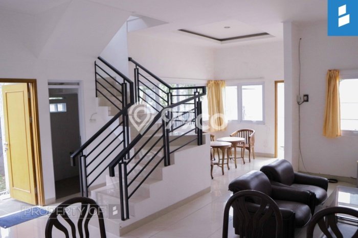 Rumah Area Strategis di Surya Sumantri, Bandung, LT 165m² LB 180m² Rumah Area Strategis di Surya Sumantri, Bandung, LT 165m² LB 180m²
