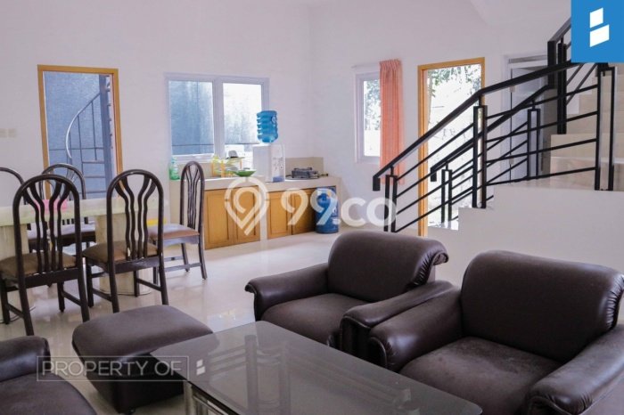 Rumah Area Strategis di Surya Sumantri, Bandung, LT 165m² LB 180m² Rumah Area Strategis di Surya Sumantri, Bandung, LT 165m² LB 180m²