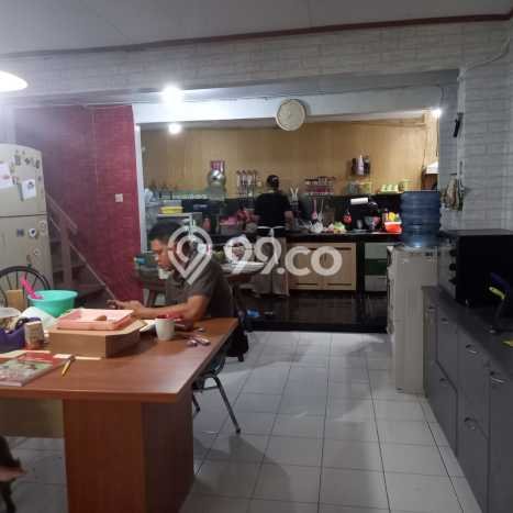 Hunian Mewah LB 200m2 Siap Huni Desain Elegan di Slipi, Jakarta Barat Hunian Mewah LB 200m2 Siap Huni Desain Elegan di Slipi, Jakarta Barat