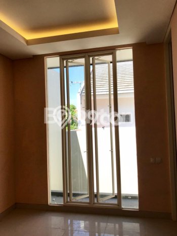 Jual Cepat Rumah 3 KT 3 KM di Area Premium, Surabaya Jual Cepat Rumah 3 KT 3 KM di Area Premium, Surabaya