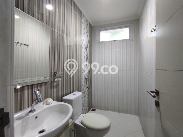 Rumah Asri LB 250m² View Danau di Grand Wisata, Bekasi Rumah Asri LB 250m² View Danau di Grand Wisata, Bekasi