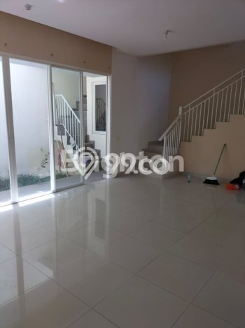 PENAWARAN TERBAIK! Rumah Strategis area Rungkut, Luas 120m² LB 160m² PENAWARAN TERBAIK! Rumah Strategis area Rungkut, Luas 120m² LB 160m²