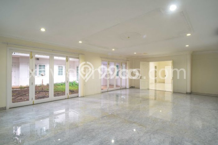 Siap Huni Rumah Mewah 6 Kamar di Menteng Dekat ke Mana Saja Siap Huni Rumah Mewah 6 Kamar di Menteng Dekat ke Mana Saja