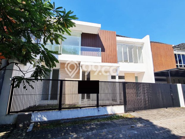 Rumah Luxury Modern Tanpa Renovasi di Citraland Surabaya Rumah Luxury Modern Tanpa Renovasi di Citraland Surabaya