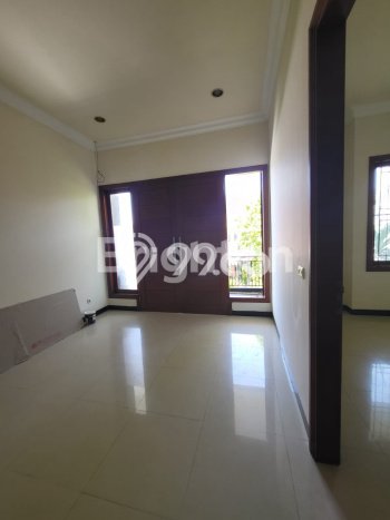 Rumah Sewa Surabaya LT 200m2 LB 270m2 Kawasan Pakuwon City Rumah Sewa Surabaya LT 200m2 LB 270m2 Kawasan Pakuwon City
