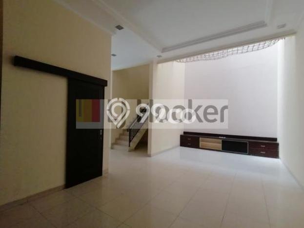 Rumah di Palmerah, 5 KT, Area Asri, LT 180m² LB 431m² Rumah di Palmerah, 5 KT, Area Asri, LT 180m² LB 431m²