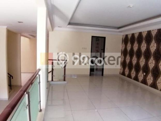 Rumah di Palmerah, 5 KT, Area Asri, LT 180m² LB 431m² Rumah di Palmerah, 5 KT, Area Asri, LT 180m² LB 431m²