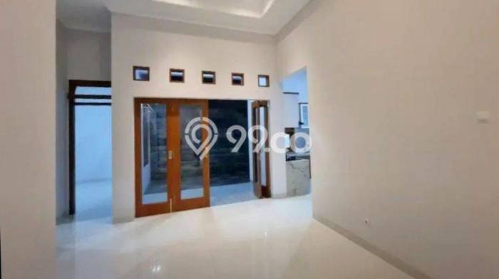 Rumah Eksklusif Dijual LT 150m2 di Banjarsari, Solo Rumah Eksklusif Dijual LT 150m2 di Banjarsari, Solo