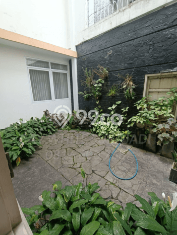 Rumah Elit LB 400m2 Siap Huni Desain Elegan di Ciateul, Bandung Rumah Elit LB 400m2 Siap Huni Desain Elegan di Ciateul, Bandung