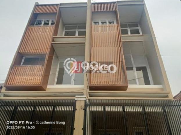 Siap Huni Rumah Mewah 4 Kamar di Palmerah Dekat ke Mana Saja Siap Huni Rumah Mewah 4 Kamar di Palmerah Dekat ke Mana Saja