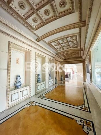 Rumah di Graha, Surabaya, LT 2042m2m² Bangunan 1800m2m² Rumah di Graha, Surabaya, LT 2042m2m² Bangunan 1800m2m²