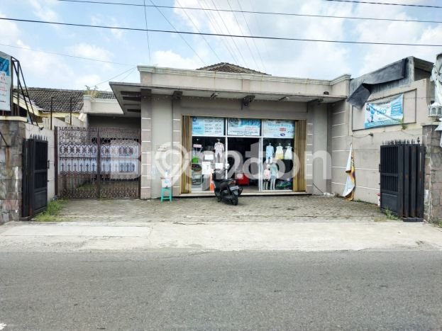 Hunian Mewah Siap Huni LT 466m2 di Banjarsari, Surakarta Hunian Mewah Siap Huni LT 466m2 di Banjarsari, Surakarta