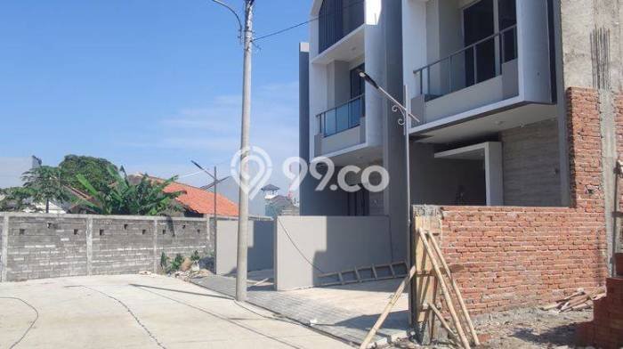 Jual Rumah Bagus Siap Huni LB 115m2 di Batununggal, Bandung Jual Rumah Bagus Siap Huni LB 115m2 di Batununggal, Bandung