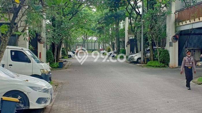 Rumah Modern 3 KT di BSD Tangerang Semi Furnished Rumah Modern 3 KT di BSD Tangerang Semi Furnished