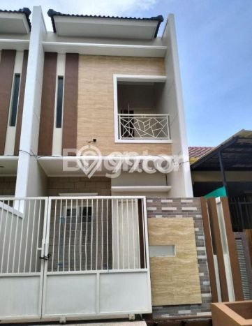 Rumah Lingkungan Asri kawasan Rungkut, Surabaya, Luas 70m² Bangunan 100m² Rumah Lingkungan Asri kawasan Rungkut, Surabaya, Luas 70m² Bangunan 100m²