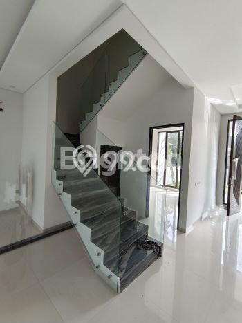 BEST OFFER! Rumah Untuk Investasi area Citraland, LT 210m2m² Bangunan 300m2m² BEST OFFER! Rumah Untuk Investasi area Citraland, LT 210m2m² Bangunan 300m2m²