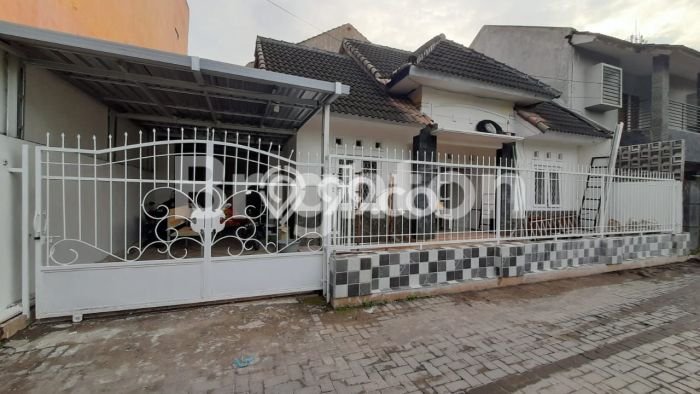 For Sale Rumah 3 Kamar Lokasi Ideal Nyaman dan Strategis di Depok For Sale Rumah 3 Kamar Lokasi Ideal Nyaman dan Strategis di Depok