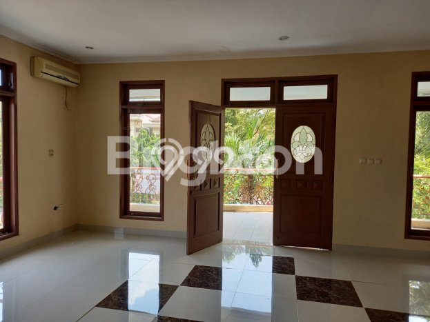 Rumah LT 438m² / LB 250m² di Lokasi BSD, Tangerang Rumah LT 438m² / LB 250m² di Lokasi BSD, Tangerang