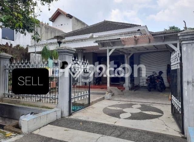 For Sale! Luxury House LT 416m2 Desain Elegan di Purwantoro For Sale! Luxury House LT 416m2 Desain Elegan di Purwantoro