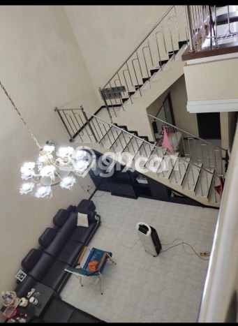 Ready to Use! Luxury House LT 210m2 Desain Modern di Darmo permai Ready to Use! Luxury House LT 210m2 Desain Modern di Darmo permai