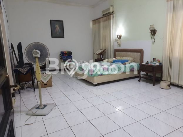 Jual Rumah Luas Elegan Dengan View Eksklusif di Dharma Husada, Surabaya Jual Rumah Luas Elegan Dengan View Eksklusif di Dharma Husada, Surabaya