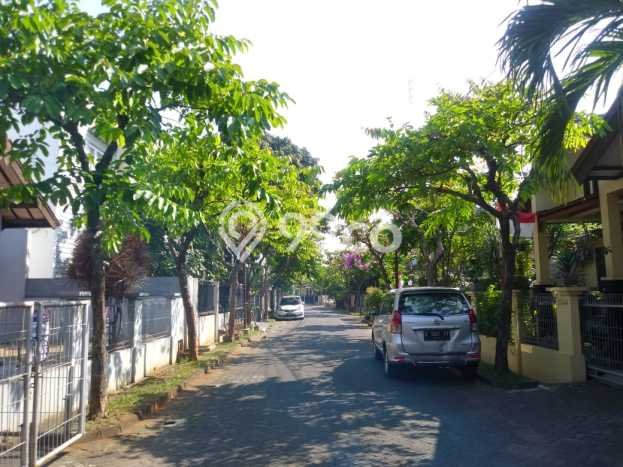 INVESTASI TEPAT! Rumah area Kemang Pratama, Luas 216m² Bangunan 180m² INVESTASI TEPAT! Rumah area Kemang Pratama, Luas 216m² Bangunan 180m²