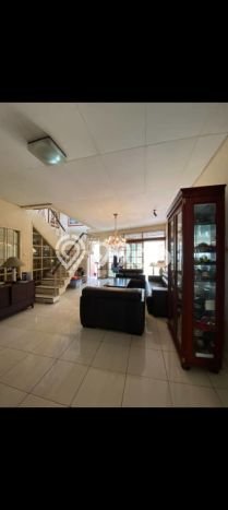 Rumah 4 KT 2 KM di Area , Jakarta Selatan Rumah 4 KT 2 KM di Area , Jakarta Selatan