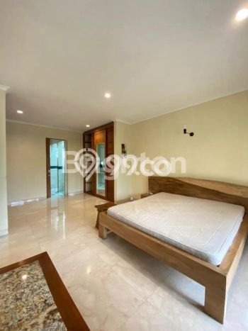 Disewakan! Rumah 4 Kamar Tidur &
3 Kamar Mandi di Kemang, Jakarta Selatan Disewakan! Rumah 4 Kamar Tidur &
3 Kamar Mandi di Kemang, Jakarta Selatan