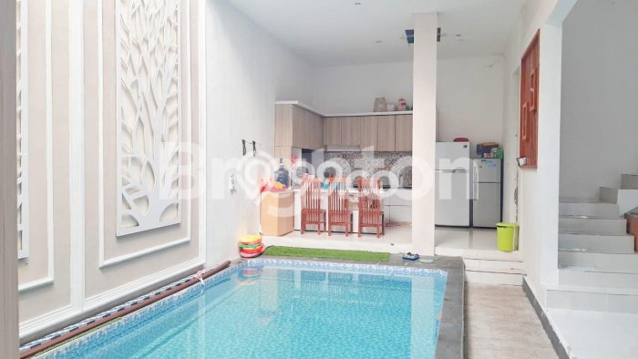 HARGA SPECIAL! Rumah Nyaman di Gubeng, Surabaya, Luas 180m² Bangunan 240m² BISA KPR! HARGA SPECIAL! Rumah Nyaman di Gubeng, Surabaya, Luas 180m² Bangunan 240m² BISA KPR!