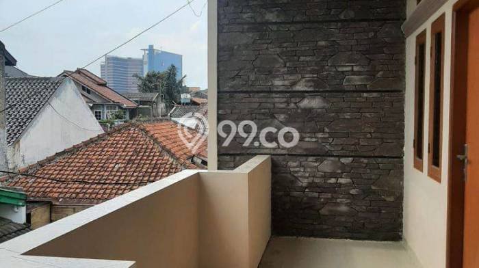 BEST DEAL! Rumah Siap Huni area , Luas 131m2m² Bangunan 200m2m² BEST DEAL! Rumah Siap Huni area , Luas 131m2m² Bangunan 200m2m²