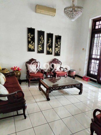 Rumah Asri 3 KT di Genteng, Surabaya - Luas Tanah 337m2m² Rumah Asri 3 KT di Genteng, Surabaya - Luas Tanah 337m2m²