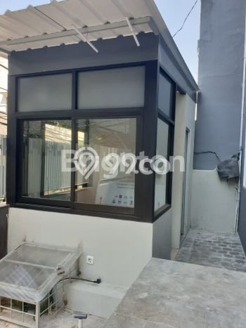 Rumah Mewah LB 450m2 Siap Huni Desain Elegan di Grogol, Jakarta Barat Rumah Mewah LB 450m2 Siap Huni Desain Elegan di Grogol, Jakarta Barat