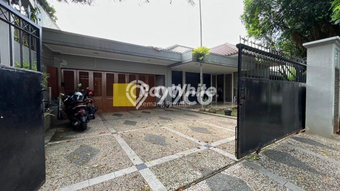 Ready to Use! Luxury House LT 756m2 Desain Modern di Pondok Indah Ready to Use! Luxury House LT 756m2 Desain Modern di Pondok Indah