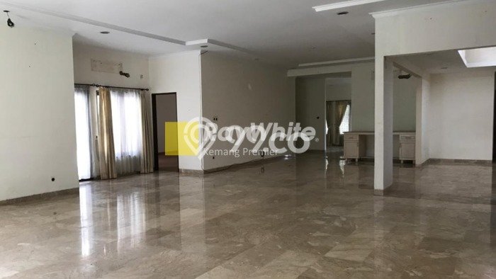 Ready to Use! Luxury House LT 756m2 Desain Modern di Pondok Indah Ready to Use! Luxury House LT 756m2 Desain Modern di Pondok Indah