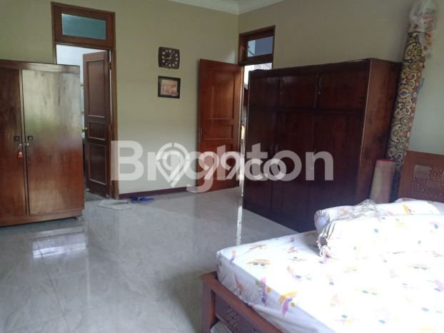 Rumah Mewah LB 300m2 Siap Pakai Desain Elegan di Jatiwaringin, Bekasi Rumah Mewah LB 300m2 Siap Pakai Desain Elegan di Jatiwaringin, Bekasi