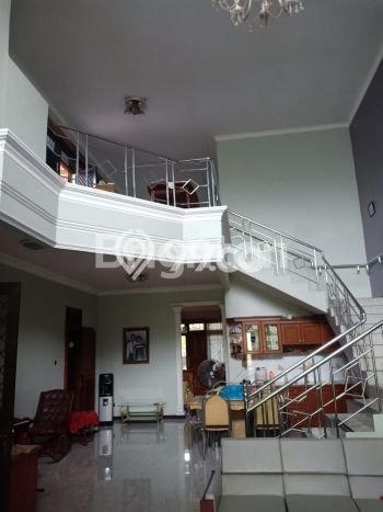 Rumah Mewah LB 300m2 Siap Pakai Desain Elegan di Jatiwaringin, Bekasi Rumah Mewah LB 300m2 Siap Pakai Desain Elegan di Jatiwaringin, Bekasi
