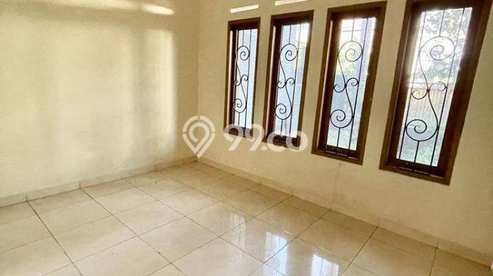 SPECIAL PRICE! Rumah Asri di , Luas 189m2m² LB 240m2m² SPECIAL PRICE! Rumah Asri di , Luas 189m2m² LB 240m2m²