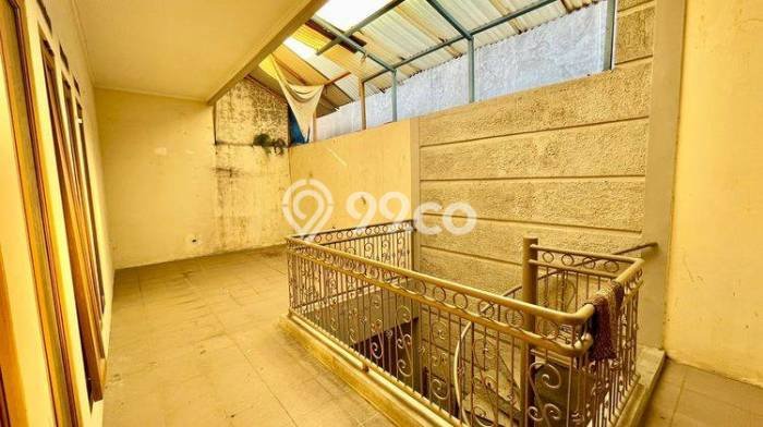 SPECIAL PRICE! Rumah Asri di , Luas 189m2m² LB 240m2m² SPECIAL PRICE! Rumah Asri di , Luas 189m2m² LB 240m2m²